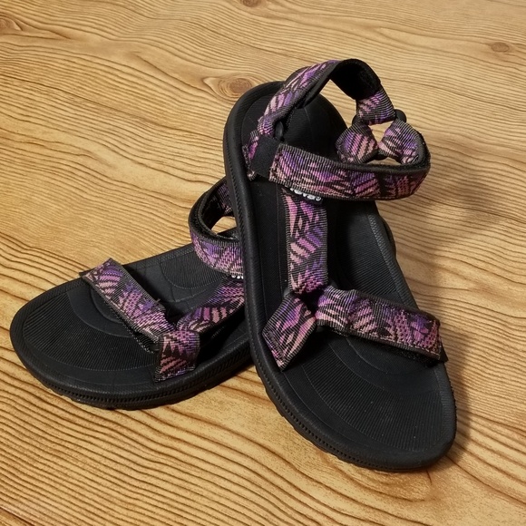 Teva size 3 Clearance
